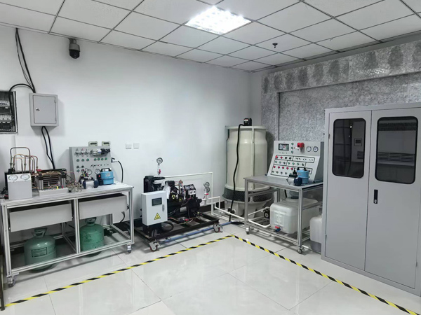 制冷與空調(diào)設(shè)備運(yùn)行操作/維修人員實操設(shè)備